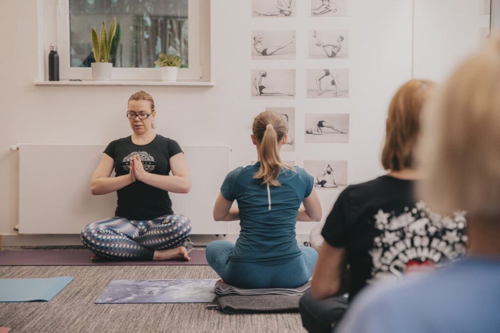 ZAJĘCIA JOGI DLA OSÓB ZUPEŁNIE POCZĄTKUJĄCYCH
